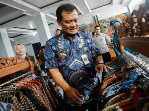 Ahmad Luthfi Dorong UMKM Batik di Sragen Jadi Motor Ekonomi Rakyat Ahmad Luthfi Dorong UMKM Batik di Sragen Jadi Motor Ekonomi Rakyat