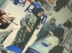 Dua Wanita Curi Sarung Rp 8,6 Juta Terekam CCTV Dua Wanita Curi Sarung Rp 8,6 Juta Terekam CCTV