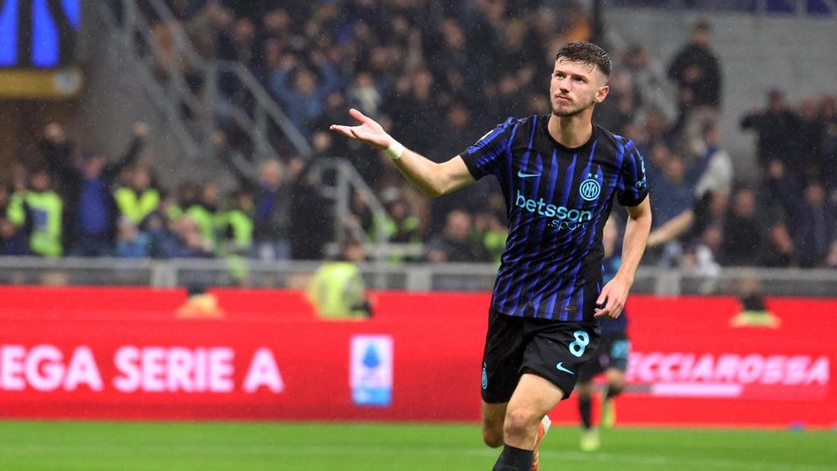 Petar Sucic bikin gol debut untuk Inter Milan lewat gocekan maut. (REUTERS/Claudia Greco)