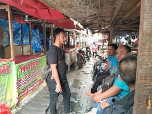 Pedagang di Ciputat Rugi Jutaan Usai Dipalak Preman dan Lapak Dirusak