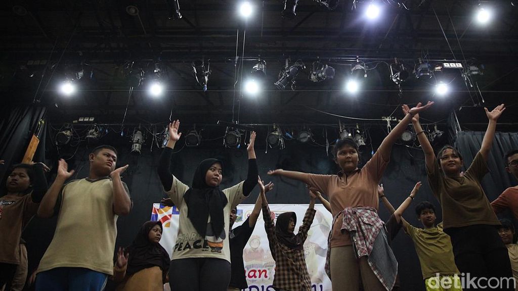 Potret Siswa SLB Jakarta Unjuk Bakat di Panggung Budaya Potret Siswa SLB Jakarta Unjuk Bakat di Panggung Budaya