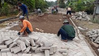 Semringah Warga Pesanggaran Dapata Bantuan Pavingisasi Lagi dari PT BSI
