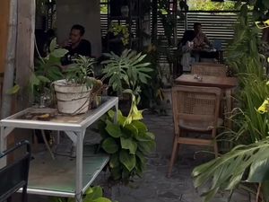 Menepi Sejenak di Red Coffee and Plants, Kafe Slow Living Sidoarjo