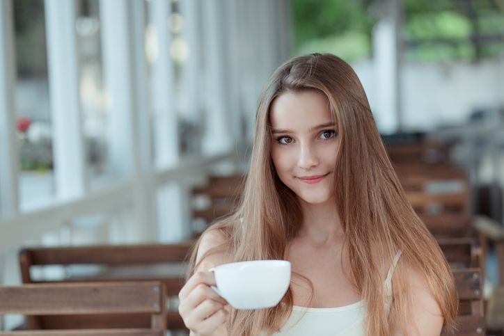 Rutin minum kopi bikin wanita cantik Rutin minum kopi bikin wanita cantik.
