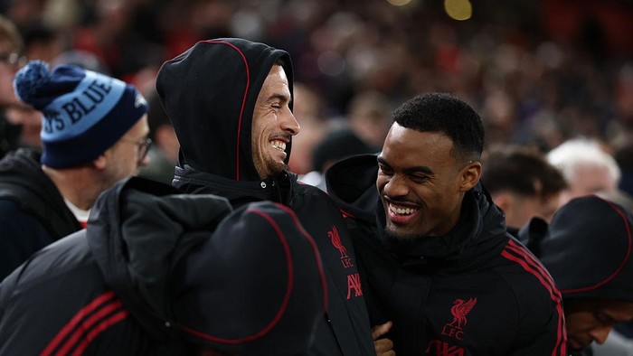 Ryan Gravenberch LIVERPOOL, ENGLAND - OCTOBER 29: Curtis Jones and Ryan Gravenberch of Liverpool interact in the stands prior to the Carabao Cup Fourth Round match between Liverpool and Crystal Palace at Anfield on October 29, 2025 in Liverpool, England. (Photo by Dan Istitene/Getty Images)