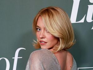 Sydney Sweeney Dikritik, Pakai Naked Dress di Acara Pemberdayaan Perempuan Sydney Sweeney Dikritik, Pakai Naked Dress di Acara Pemberdayaan Perempuan