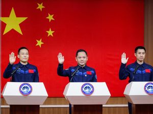 Tiga Astronot China Siap Jalankan Misi Shenzhou-21