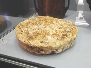 Wow! Keju dan Madu Berusia Ribuan Tahun Ini Ditemukan Masih Utuh Wow! Keju dan Madu Berusia Ribuan Tahun Ini Ditemukan Masih Utuh