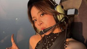 Potret Zee JKT48 Naik Helikopter Menikmati Dubai dari Ketinggian