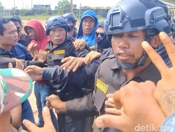 Massa Ricuh di PT PRI! Ketua Adat Sempat Terdorong Satpam Massa Ricuh di PT PRI! Ketua Adat Sempat Terdorong Satpam