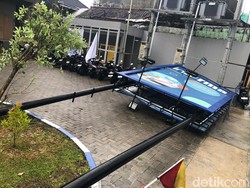 Baliho di Wirobrajan Roboh Timpa 2 Motor Saat Angin Kencang