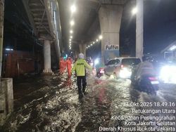 Jakarta Diguyur Hujan, Jalan Bintaro Permai Jaksel Banjir