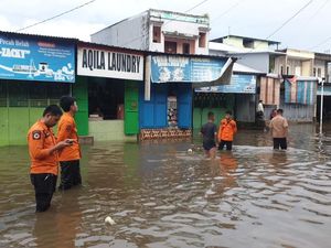 Poros Paccerakkang Makassar Terendam Banjir Usai Diguyur Hujan Deras 4 Jam Poros Paccerakkang Makassar Terendam Banjir Usai Diguyur Hujan Deras 4 Jam