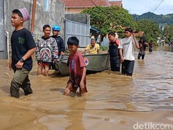 Banjir Rendam Perumahan di Mamuju gegara Sungai Meluap, 400 KK Terdampak