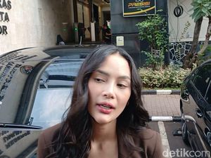 Video: Momen Erika Carlina-DJ Panda Hadiri Mediasi Kasus Pengancaman di Polda Video: Momen Erika Carlina-DJ Panda Hadiri Mediasi Kasus Pengancaman di Polda