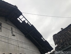 Cerita Warga Lihat Genting Beterbangan Saat Hujan Angin di Wirobrajan