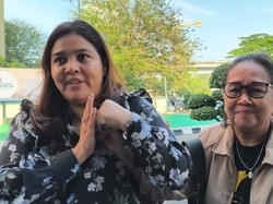 Onad Ditangkap karena Narkoba, Ibunda Datangi Polres Jakbar Onad Ditangkap karena Narkoba, Ibunda Datangi Polres Jakbar