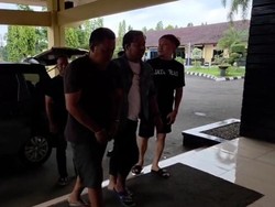 Maling 5 Chromebook-Ponsel Guru di SD Pekalongan Ditangkap Maling 5 Chromebook-Ponsel Guru di SD Pekalongan Ditangkap