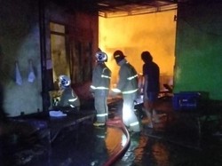 Bangunan Produksi Tahu di Pasuruan Ludes Terbakar, Tiga Rumah Terdampak Bangunan Produksi Tahu di Pasuruan Ludes Terbakar, Tiga Rumah Terdampak