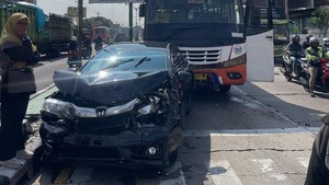 Kecelakaan Beruntun Libatkan 5 Kendaraan di Kartasura Sukoharjo