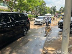 Cerita Pedagang Siomai soal Banjir di Kemang Jaksel Kemarin