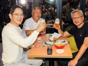 Momen Langka! 3 Konglomerat Dunia Nongkrong Bareng Makan Ayam Goreng