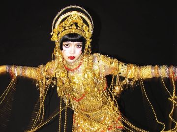 Lisa BLACKPINK Rayakan Halloween Jadi Penari Emas, Sukses Bikin Pangling Lisa BLACKPINK Rayakan Halloween Jadi Penari Emas, Sukses Bikin Pangling