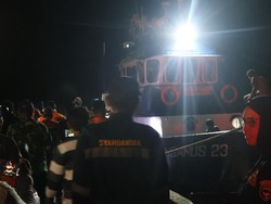 Kapal Tenggelam di Laut Kaltim, 3 Orang Hilang-5 Dievakuasi Selamat ke Sulbar Kapal Tenggelam di Laut Kaltim, 3 Orang Hilang-5 Dievakuasi Selamat ke Sulbar