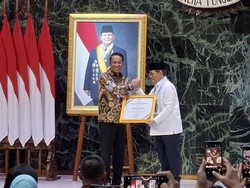 Video: Menkum-Pramono Resmikan 267 Pos Bantuan Hukum Gratis