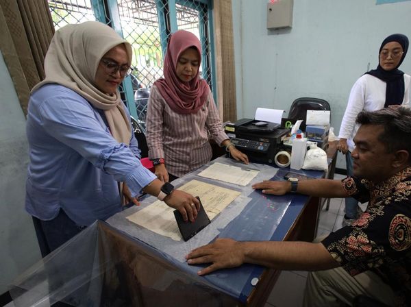Merawat Arsip Tua Lewat Digitalisasi