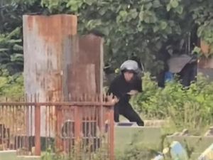 Bentrok Warga Pakai Parang-Busur Pecah di Pekuburan Beroanging Makassar Bentrok Warga Pakai Parang-Busur Pecah di Pekuburan Beroanging Makassar