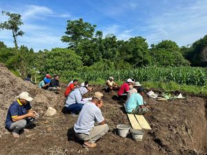 Relokasi Ratusan Makam Terdampak Tol Jogja-Solo di Mlati Sleman Dimulai
