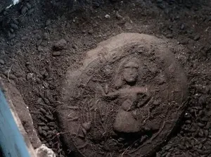 Arkeolog Temukan Roti Kuno 1.200 Tahun Bergambar Wajah Yesus Kristus