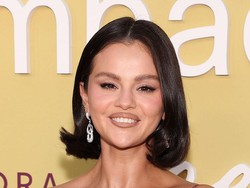 Selena Gomez Tanggapi Komentar Pedas soal Kumis di Wajahnya