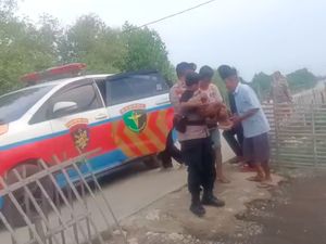 Polisi Evakuasi Balita Sakit Hernia di Muara Gembong, Dioperasi di RS Polri