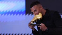 Mbappe Terima Sepatu Emas Eropa, Pengin Lama di Madrid Mbappe Terima Sepatu Emas Eropa, Pengin Lama di Madrid
