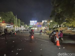 Pemakzulan Bupati Sudewo Tak Berlanjut, Massa di Alun-alun Pati Bubarkan Diri Pemakzulan Bupati Sudewo Tak Berlanjut, Massa di Alun-alun Pati Bubarkan Diri