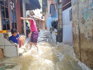 Video: Tanggul Baswedan Jebol Bikin Banjir, Ini Harapan Warga Jaksel Video: Tanggul Baswedan Jebol Bikin Banjir, Ini Harapan Warga Jaksel