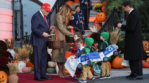 Trump dan Melania Rayakan Halloween Meriah di Gedung Putih