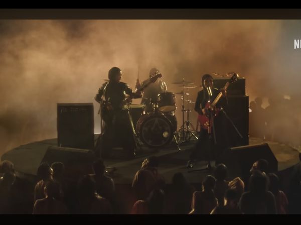 Zombie Ikut Moshing, Tangan Gitaris Voice of Baceprot Kena Gigit