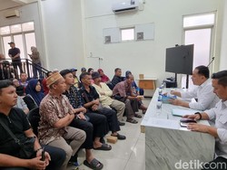 Walkot Eri Mediasi Konflik Jalan Ditembok Tetangga di Surabaya Walkot Eri Mediasi Konflik Jalan Ditembok Tetangga di Surabaya