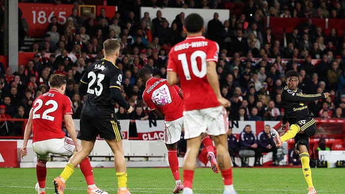 NOTTINGHAM, ENGLAND - NOVEMBER 01: Amad Diallo of Manchester United scores his teams second goal during the Premier League match between Nottingham Forest and Manchester United at City Ground on November 01, 2025 in Nottingham, England. (Photo by Michael Regan/Getty Images)