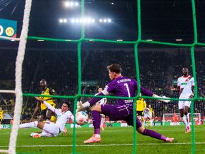 Augsburg Vs Dortmund: Die Borussen Menang 1-0 Augsburg Vs Dortmund: Die Borussen Menang 1-0
