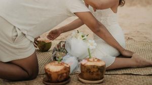 Romantis! Sean Gelael Lamar Hana Malasan saat Piknik di  Pantai Sumba