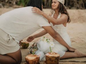 Romantis! Sean Gelael Lamar Hana Malasan saat Piknik di  Pantai Sumba