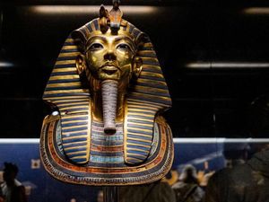 Harta Karun Firaun Tutankhamun yang Tersembunyi Kini Dipamerkan