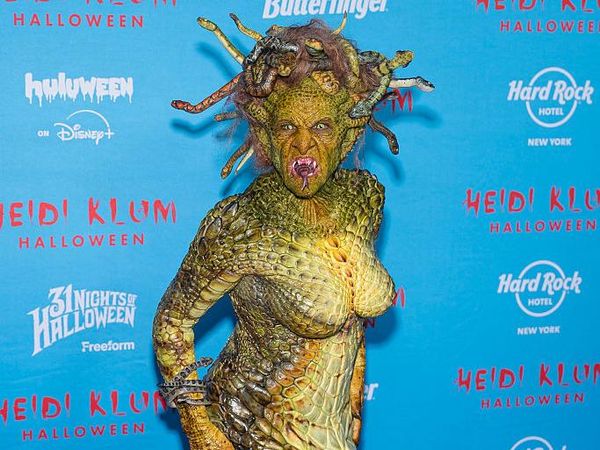 Foto: Queen of Halloween, Heidi Klum Tampil Total Jadi Medusa Bikin Bergidik