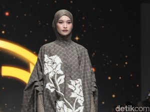 Nada Puspita Hadirkan Monoglam Koleksi Nuansa Hitam di Show Tunggal Perdana Nada Puspita Hadirkan Monoglam Koleksi Nuansa Hitam di Show Tunggal Perdana