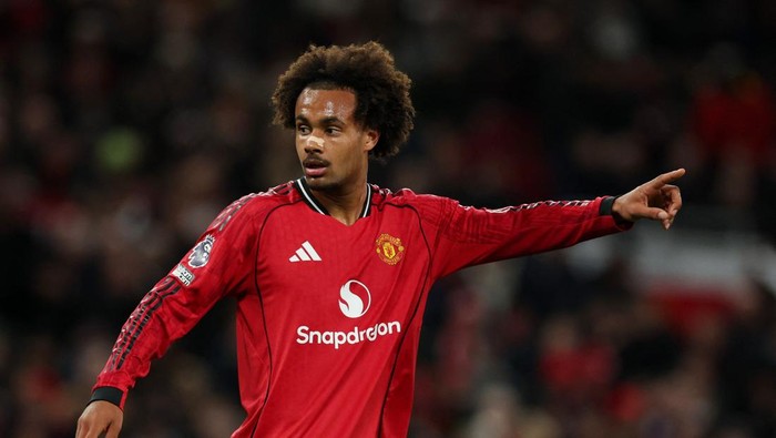 Soccer Football - Premier League - Manchester United v Brighton & Hove Albion - Old Trafford, Manchester, Britain - October 25, 2025  Manchester Uniteds Joshua Zirkzee reacts REUTERS/Phil Noble EDITORIAL USE ONLY. NO USE WITH UNAUTHORIZED AUDIO, VIDEO, DATA, FIXTURE LISTS, CLUB/LEAGUE LOGOS OR LIVE SERVICES. ONLINE IN-MATCH USE LIMITED TO 120 IMAGES, NO VIDEO EMULATION. NO USE IN BETTING, GAMES OR SINGLE CLUB/LEAGUE/PLAYER PUBLICATIONS. PLEASE CONTACT YOUR ACCOUNT REPRESENTATIVE FOR FURTHER DETAILS..