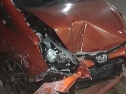 Video: Panik Dikejar Polisi, Mobil Bawa Sabu Tabrak Warung Makan Video: Panik Dikejar Polisi, Mobil Bawa Sabu Tabrak Warung Makan